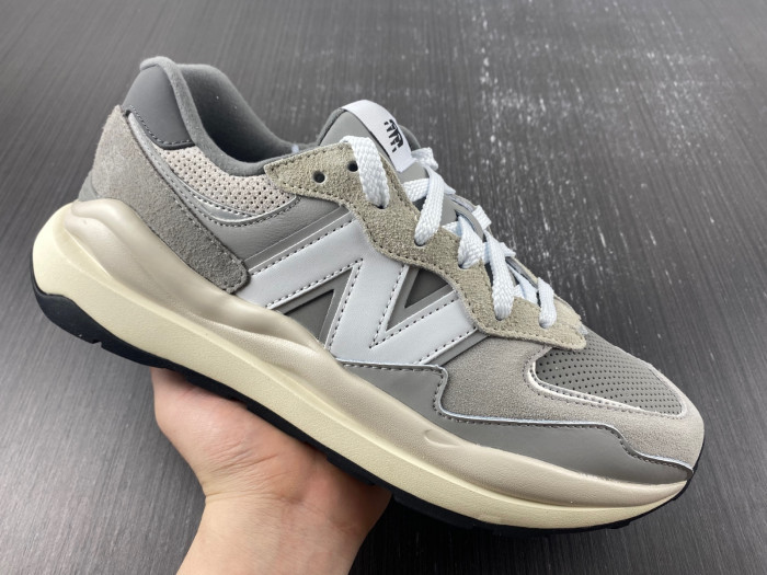 New Balance M5740TA