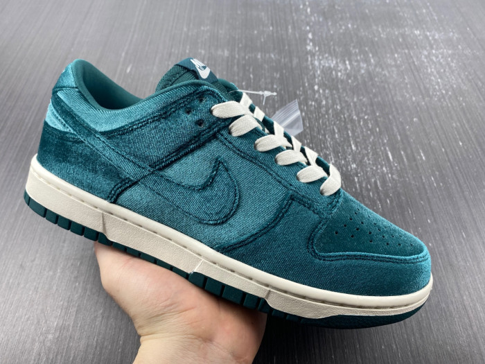 Nike Dunk Low Green Velvet - DZ5224-300