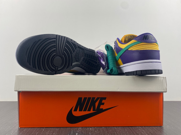 Nike Dunk Low LX Lisa Leslie  - DO9581-500