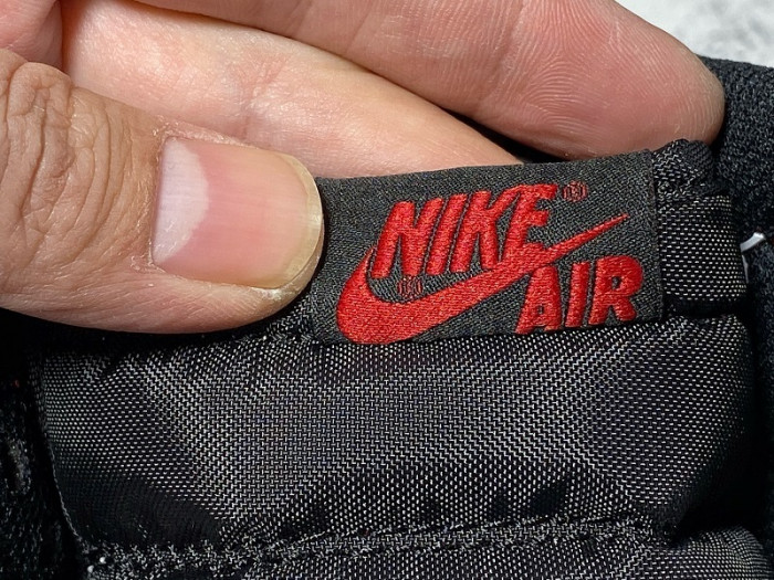 Air Jordan 1 Retro High OG “Banned” 555088-001