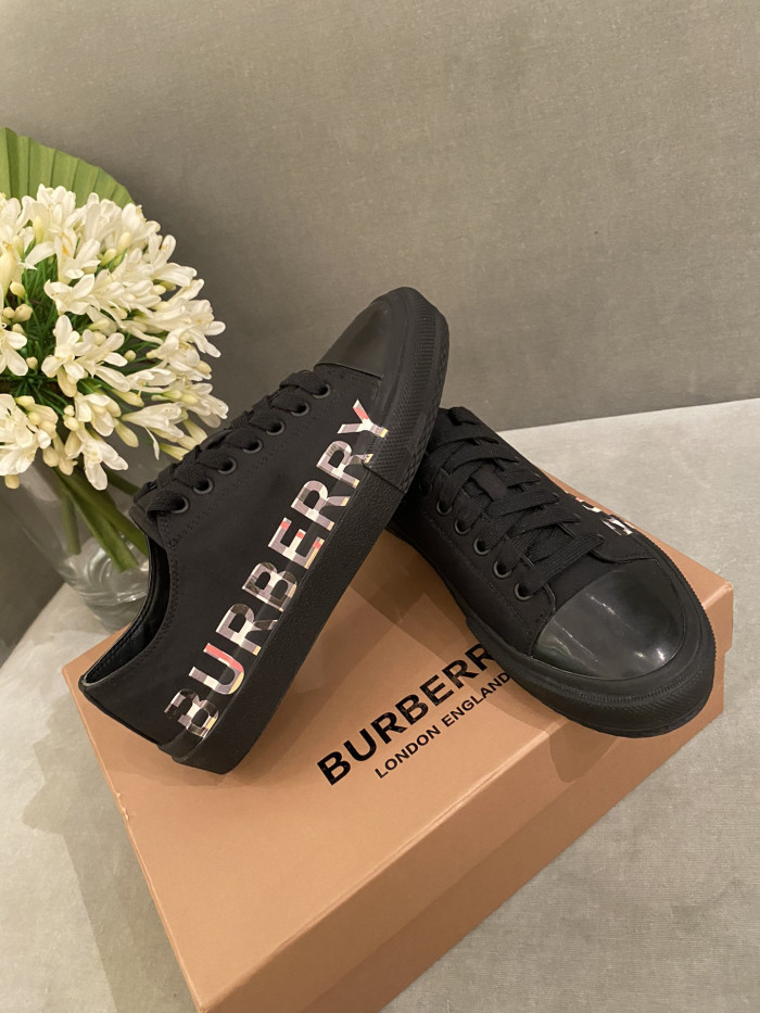 BUBERRY SNEAKER