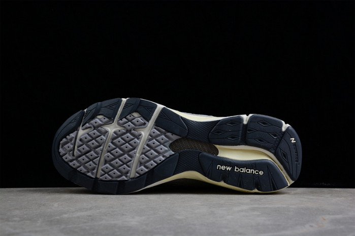 New Balance M990TG3