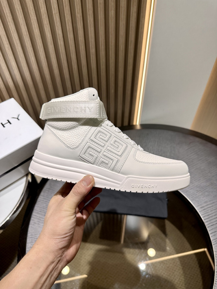 GIVENCHY SNEAKER