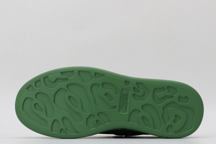 A1exa*der Mcqv*en OVERSIZED