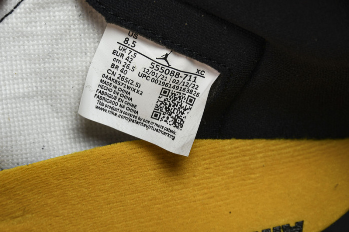 Air Jordan 1 High OG "Yellow Toe" 555088-711