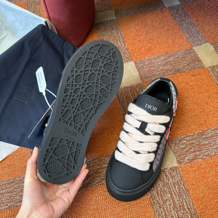 DIO* KAWS B33 SNEAKER