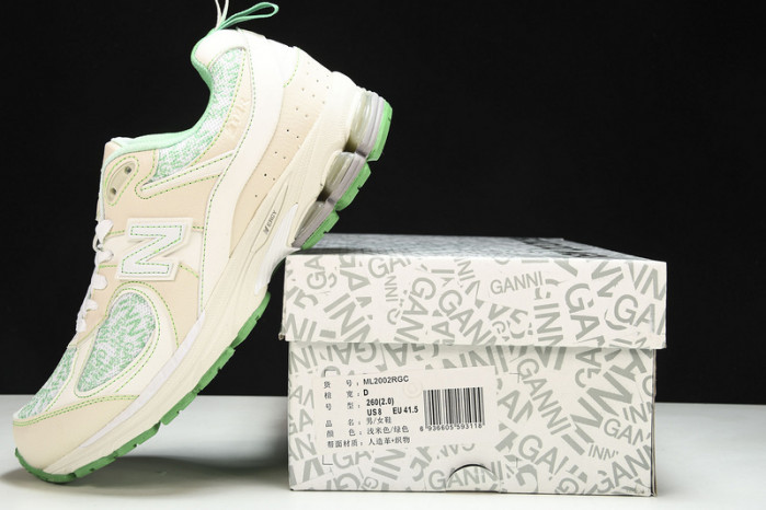New Balance ML2002RGC