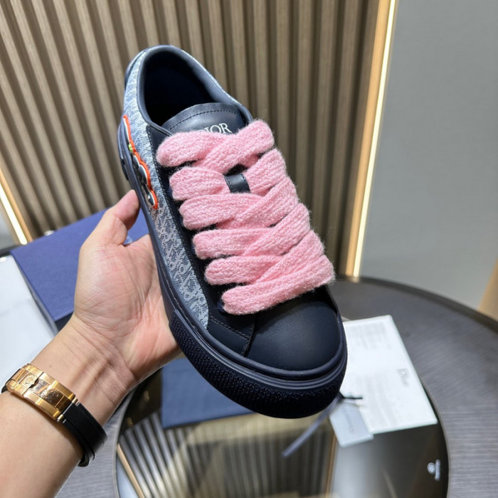 DIO* KAWS B33 SNEAKER
