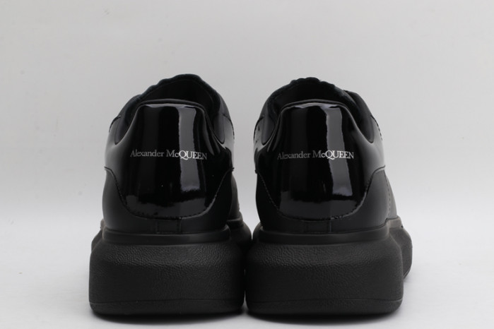 A1exa*der Mcqv*en OVERSIZED