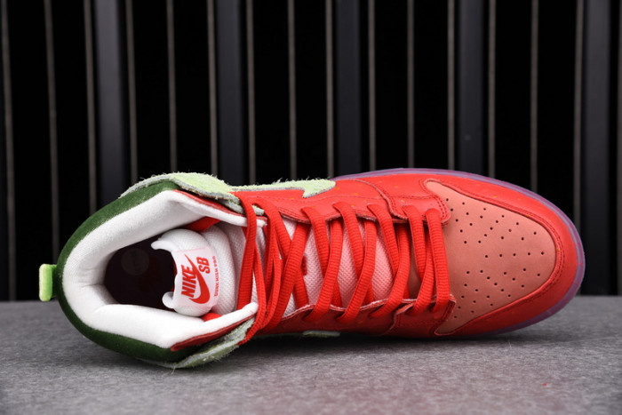 NIKE SB DUNK HIGH STRAWBERRY COUGH CW7093-600