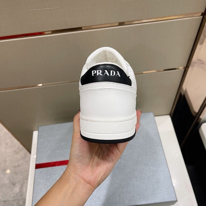 Pra*a sneaker