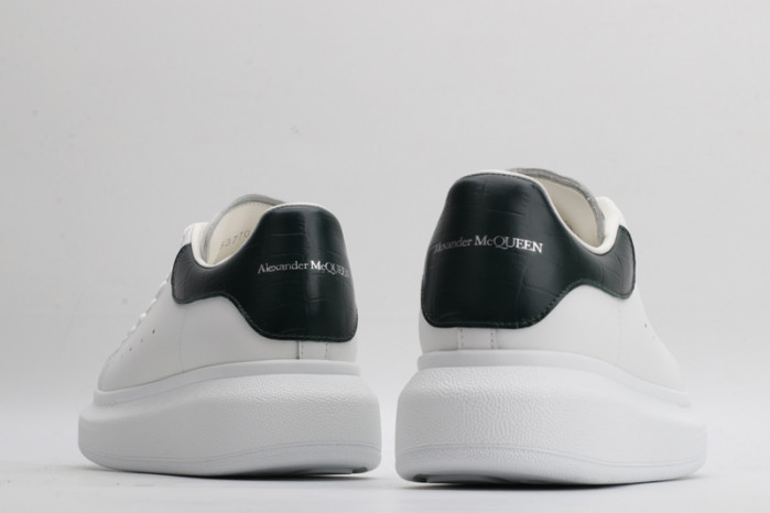 A1exa*der Mcqv*en OVERSIZED