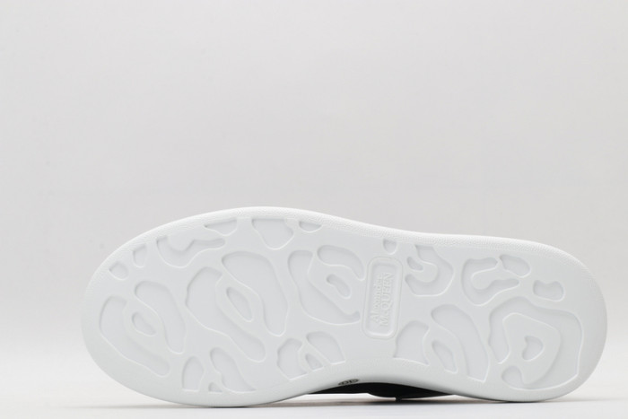 A1exa*der Mcqv*en OVERSIZED