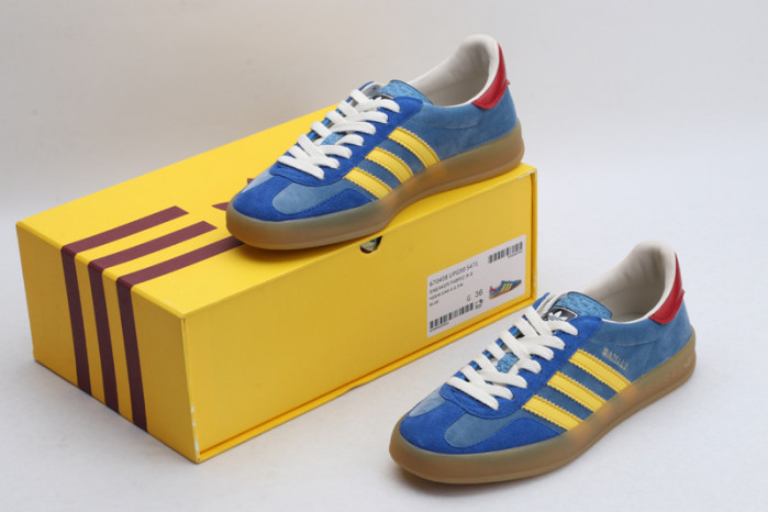 Gv*c* X ADIDA* SNEAKER