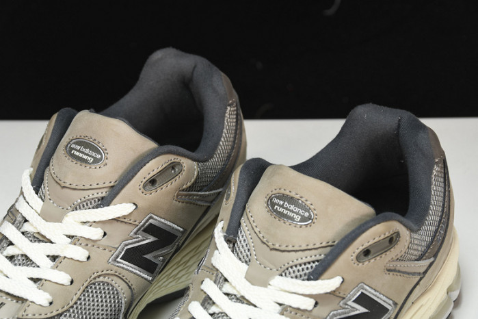 New Balance M2002RAW