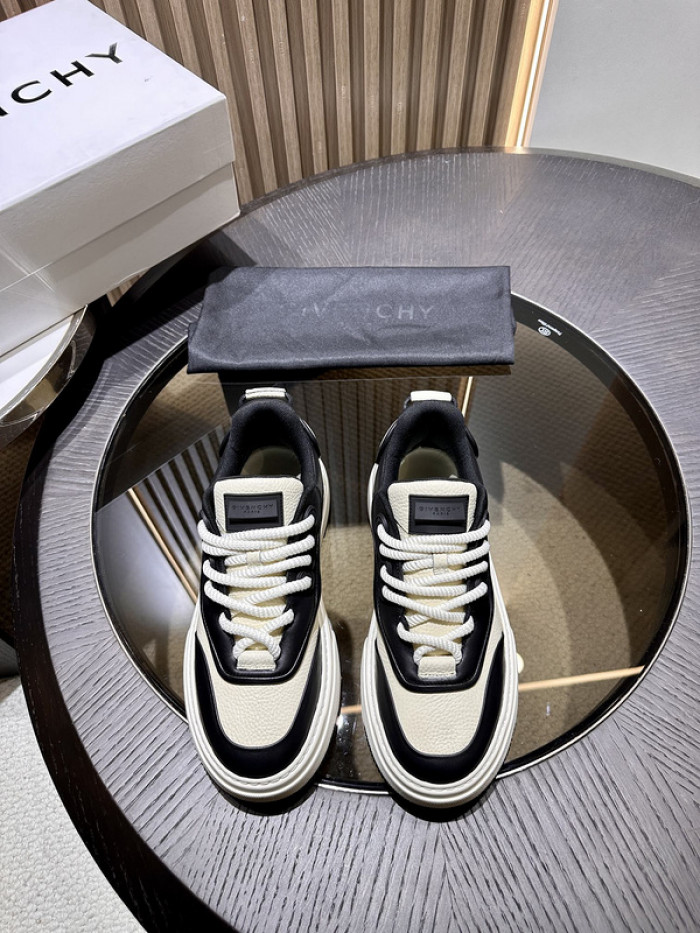 GIVENCHY SNEAKER