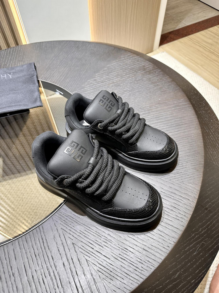 GIVENCHY SNEAKER