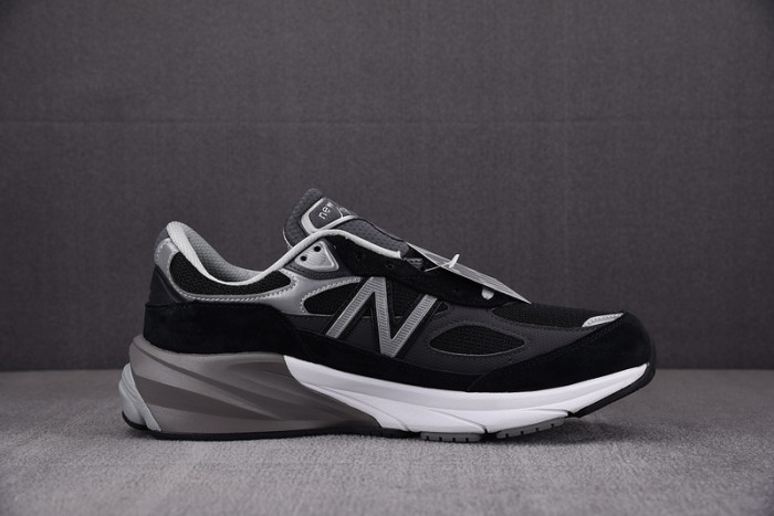 New Balance M990BK6