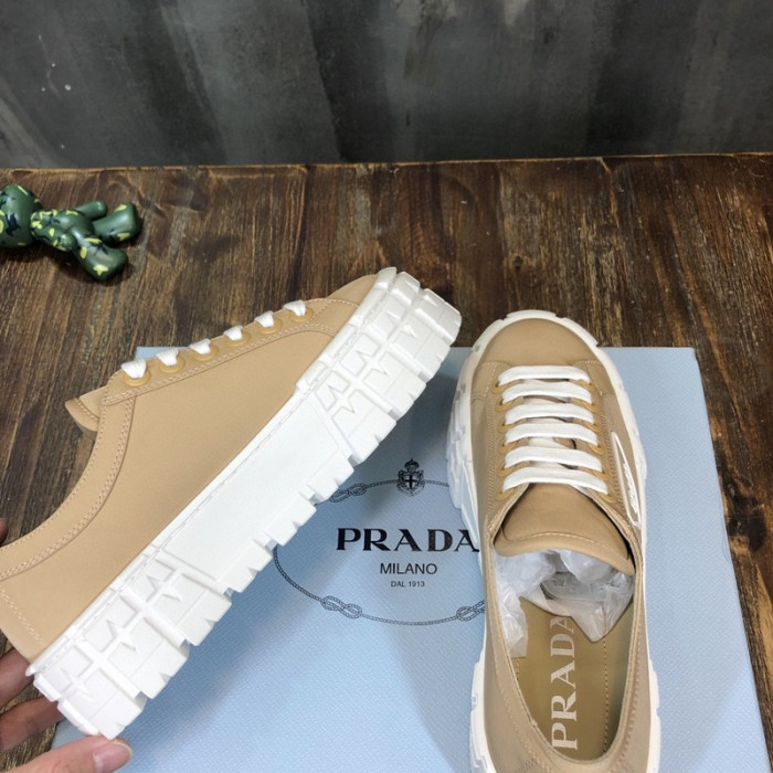 Pra*a sneaker