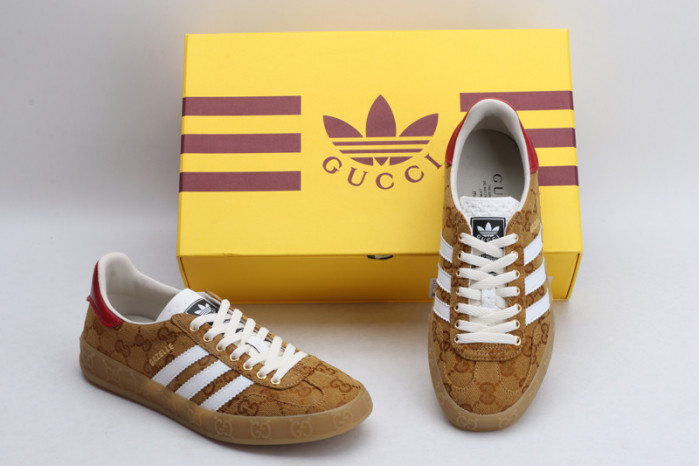 Gv*c* X ADIDA* SNEAKER