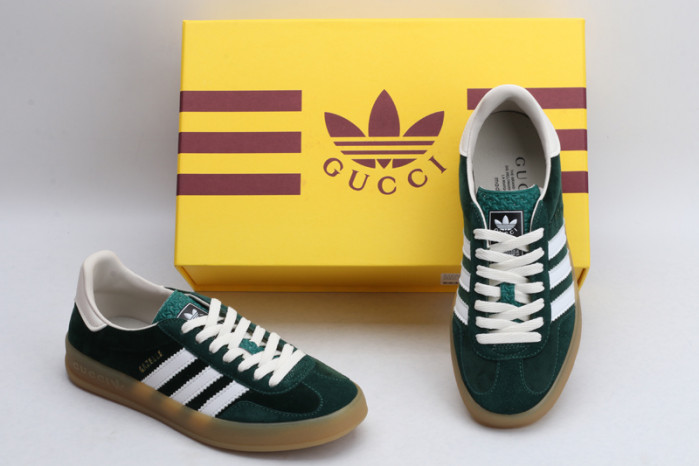 Gv*c* X ADIDA* SNEAKER