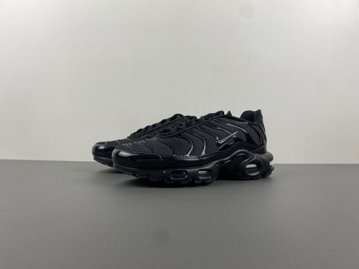 NIKE AIR MAX PLUS TRIPLE BLACK MEN