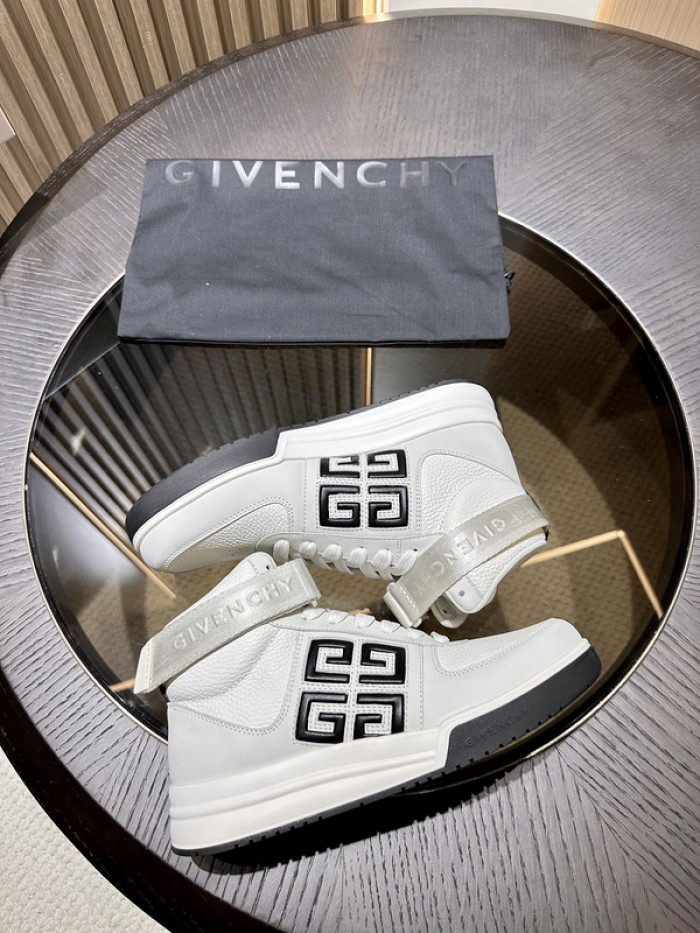 GIVENCHY SNEAKER
