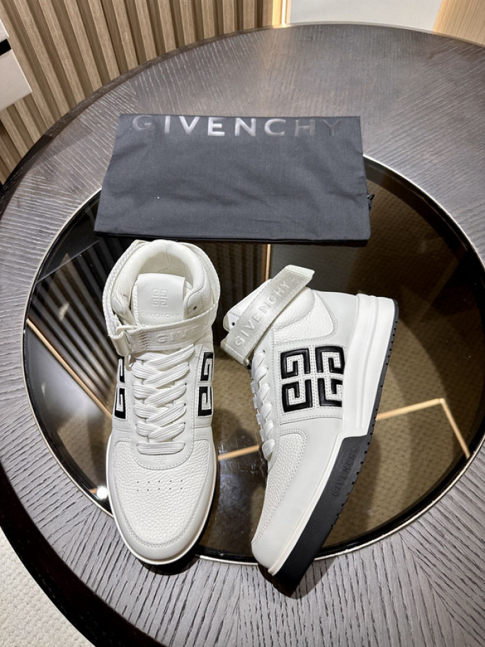 GIVENCHY SNEAKER