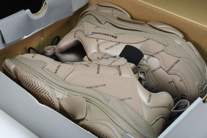 BLCG SNEAKER TRIPLE.S.