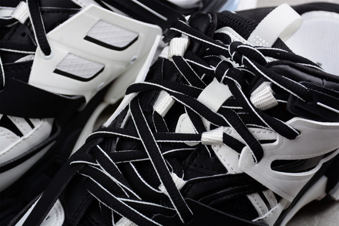 Ba1en*iaga Track Mule