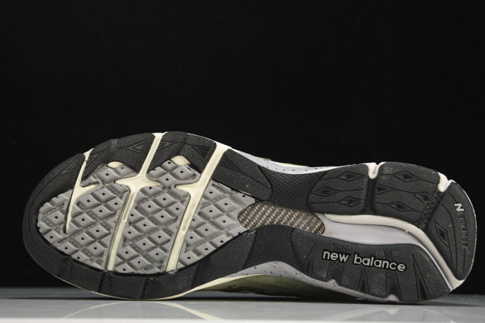 New Balance M990PP3