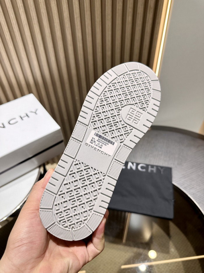 GIVENCHY SNEAKER