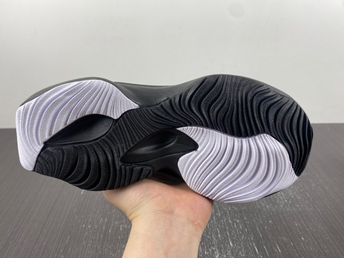 New Balance  SNEAKER