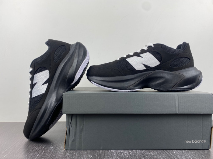 New Balance  SNEAKER