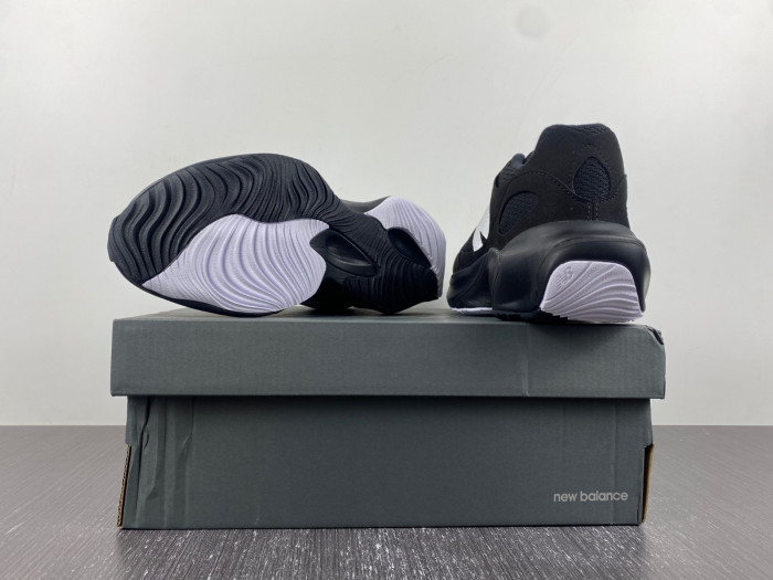 New Balance  SNEAKER