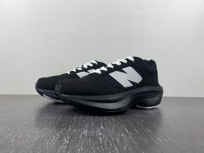 New Balance  SNEAKER