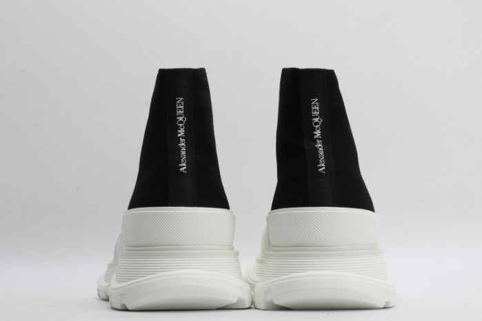 A1exa*der Mcqv*en OVERSIZED