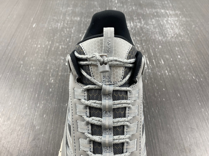 MONCLER TRAILGRIP GORE-TEX