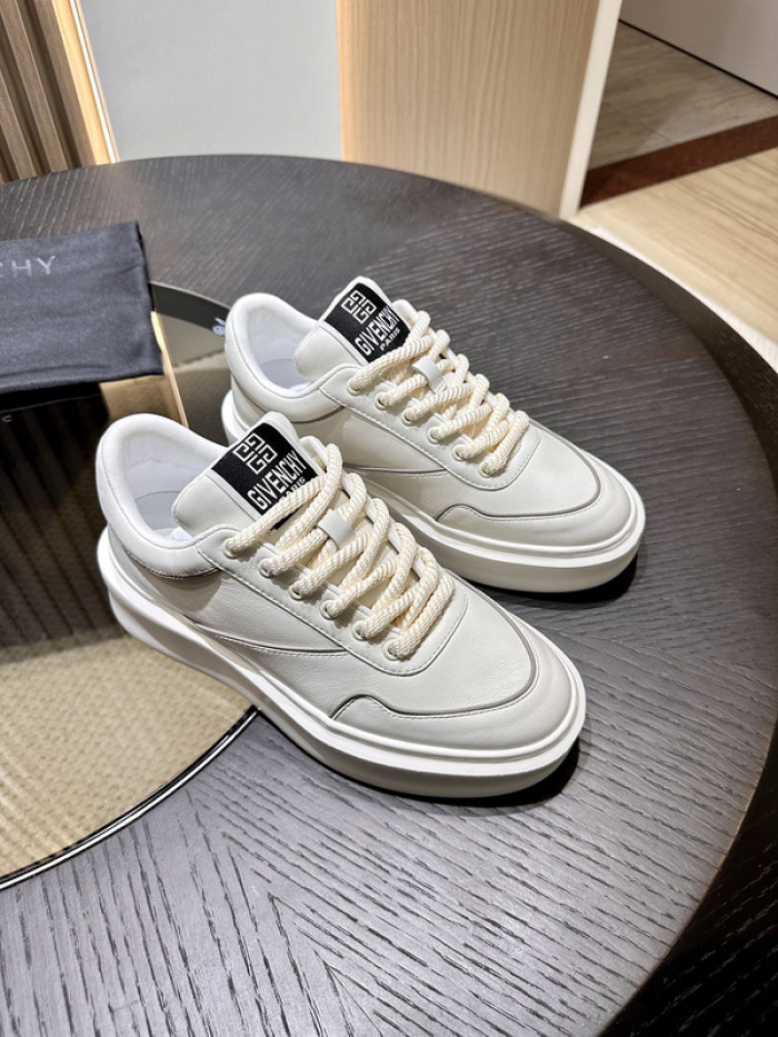 GIVENCHY SNEAKER