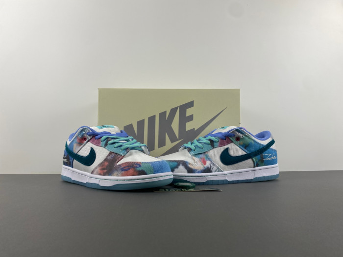 Nike SB Dunk Low x Futura Laboratories HF6061-400