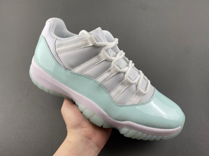 Air Jordan 11 Low "Igloo" AH7860-103