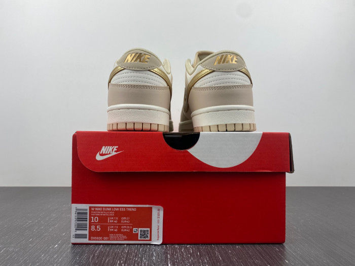 Nike Dunk Low WMNS Gold Swish DX5930-001