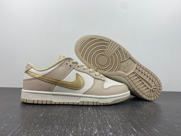 Nike Dunk Low WMNS Gold Swish DX5930-001