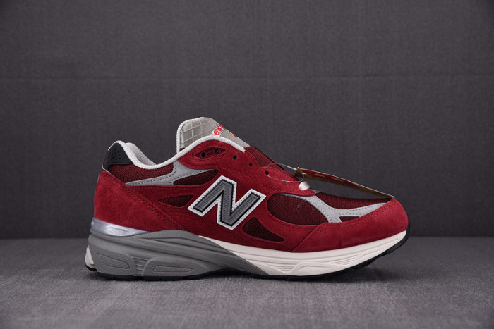 New Balance  M990TF3