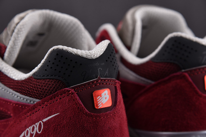 New Balance  M990TF3