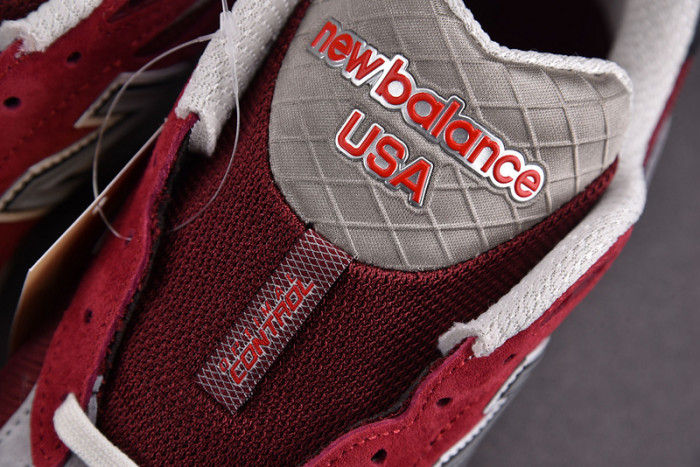 New Balance  M990TF3