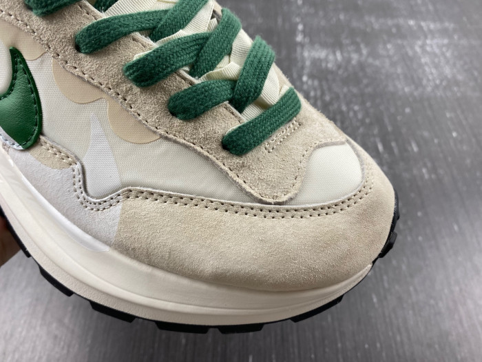 Sacai x VaporWaffle  DD1875-102