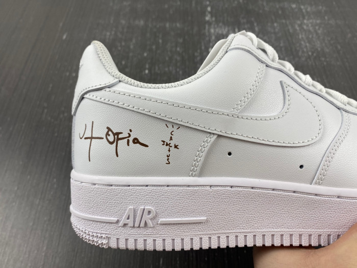 NIKE AIR FORCE 1 LOW 