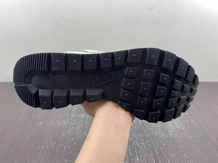 Sacai x VaporWaffle  DD1875-102