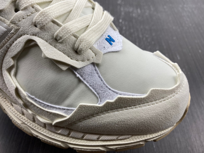 New Balance 2002R M2002RDC